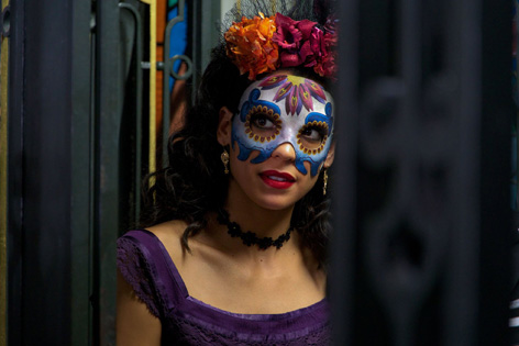 150329-spectre-james-bond-mexico-girl