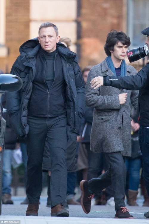 293C7F3A00000578-3105139-image-a-14_1433115547696