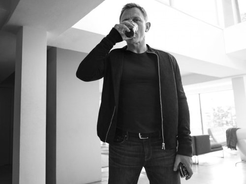 Daniel-Craig-Esquire-UK-October-2015-Cover-Photo-Shoot-003